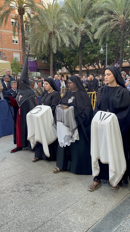 La Semana Santa Marinera celebra esta noche la resurrección tras una Procesión del Sto. Entierro muy numerosa