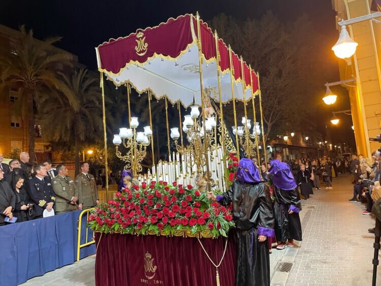 La Semana Santa Marinera celebra esta noche la resurrección tras una Procesión del Sto. Entierro muy numerosa