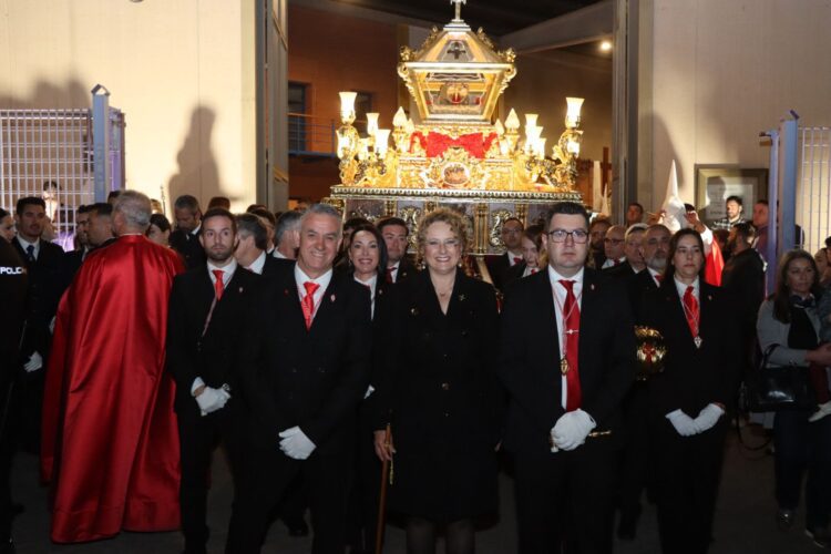Torrent aguarda la Resurrección de Cristo tras la procesión del Santo Entierro