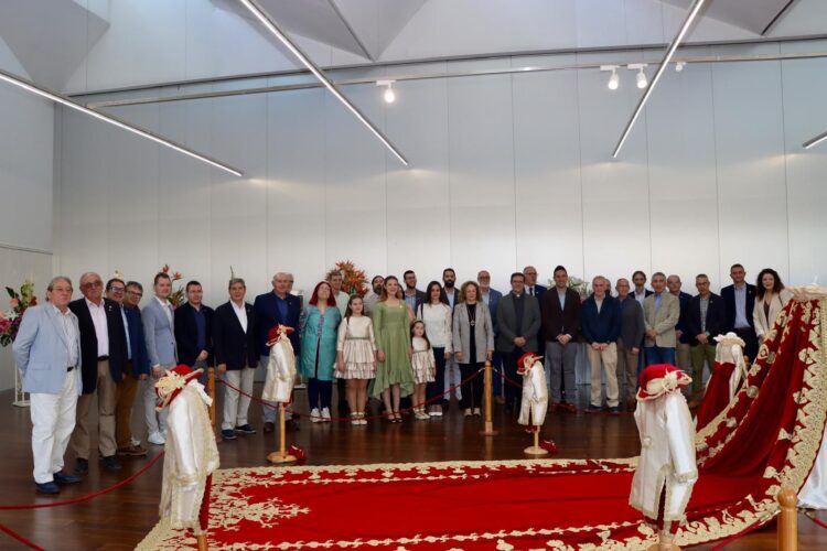 Torrent aguarda la Resurrección de Cristo tras la procesión del Santo Entierro