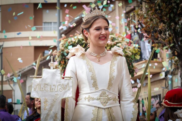 Torrent celebra su Encuentro Glorioso presidido por la Reina del Encuentro y da paso a la Pascua