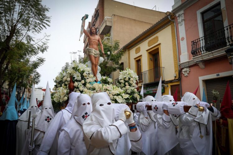 Torrent celebra su Encuentro Glorioso presidido por la Reina del Encuentro y da paso a la Pascua