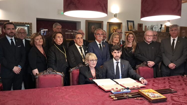 La processó de Sant Jordi recorre el cor del Cap i Casal