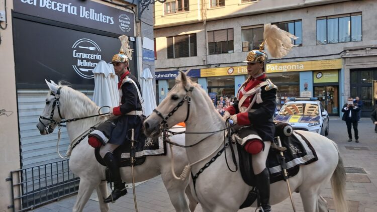 La processó de Sant Jordi recorre el cor del Cap i Casal