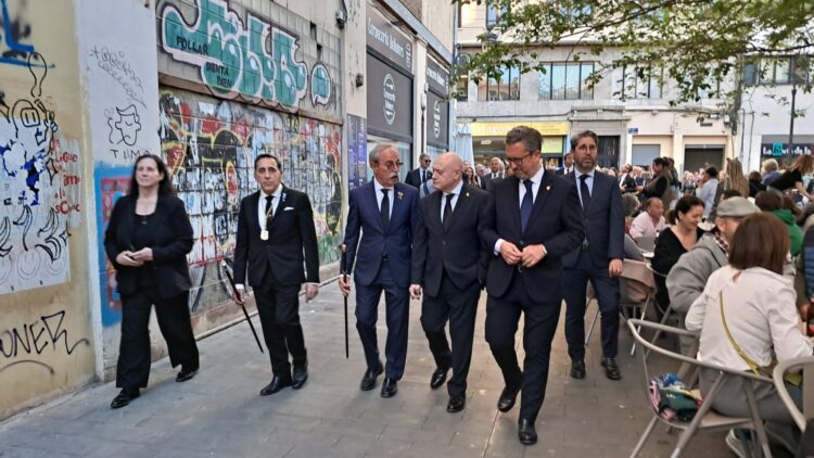 La processó de Sant Jordi recorre el cor del Cap i Casal