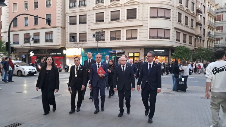 La processó de Sant Jordi recorre el cor del Cap i Casal