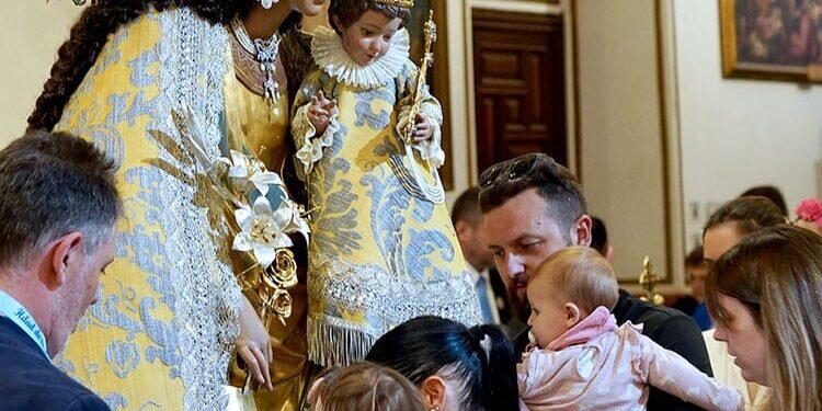 Besamanos público a la Virgen de los Desamparados este miércoles