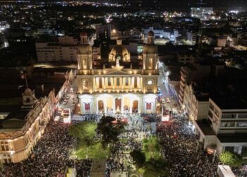 Perú. Miles de personas en la misa por el Papa León XIV en Chiclayo