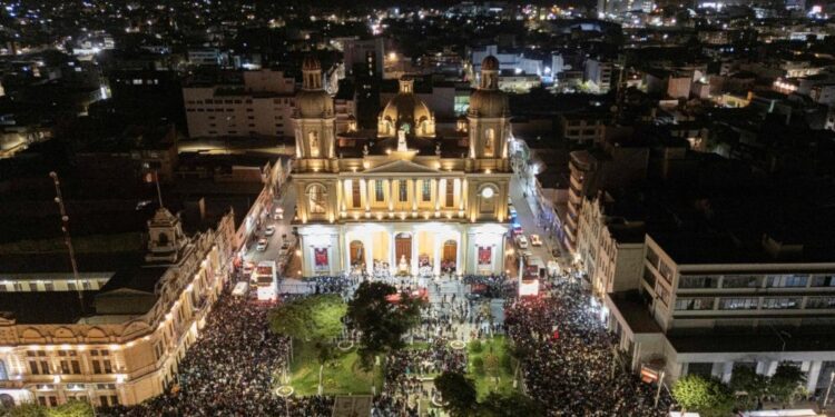 Perú. Miles de personas en la misa por el Papa León XIV en Chiclayo