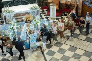 Gente en el Besamanos 1