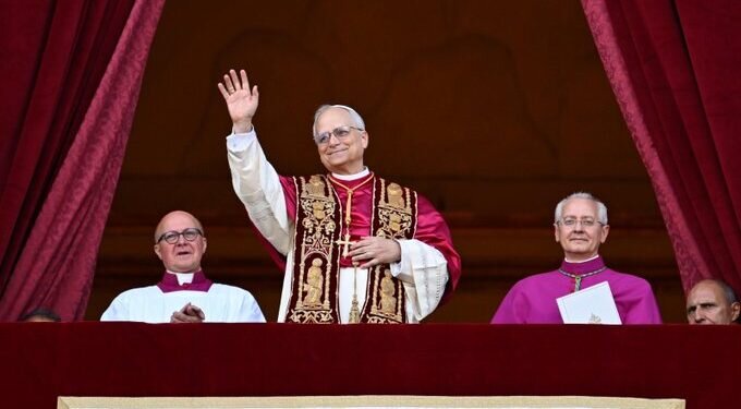 León XIV, el 267º sucesor de Pedro, ex-cardenal Robert Francis Prevost Martinez