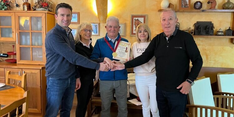 Fernando Avilés Iriarte recibe la Medalla de Honor de la Organización Mundial de Turismo Ecuestre (OMTE)