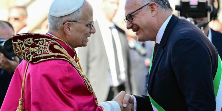 Roma da la bienvenida a su nuevo Obispo. León XIV: "Soy romano con ustedes" 1 Roma da la bienvenida a su nuevo Obispo. León XIV: "Soy romano con ustedes"