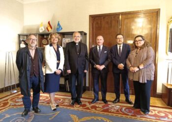 Artistas asturianos donan 18.000 euros a Cáritas Valencia para los afectados de la DANA mediante una subasta de arte solidaria