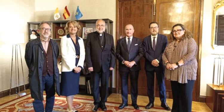 Artistas asturianos donan 18.000 euros a Cáritas Valencia para los afectados de la DANA mediante una subasta de arte solidaria