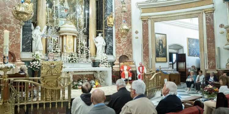 Ofrecen a la Mare de Déu en Valencia 38 becas de estudio para seminaristas y religiosos en tierras de misión