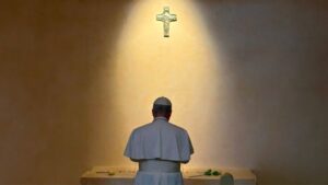 papa leon xiv visita tumba de papa francisco