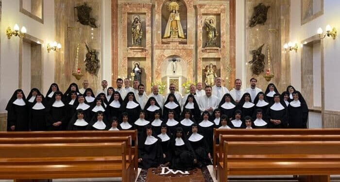 Sacerdotes Valencianos de Roma celebran la fiesta de la Virgen de los Desamparados