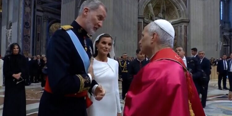 Los Reyes de España asisten a la Misa de incio de Pontificado del Papa León XIV