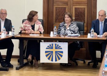 Caminata con antorchas para reafirmar la urgencia de la paz