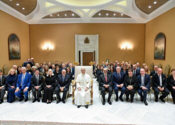 El Papa: La esperanza sostiene en las dificultades y abre al futuro