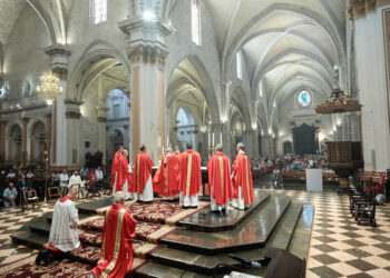El Arzobispo de Valencia preside la Solemnidad de Pentecostés, Día de la Acción Católica y del Apostolado Seglar Peregrinación jubilar y misa en la Catedral