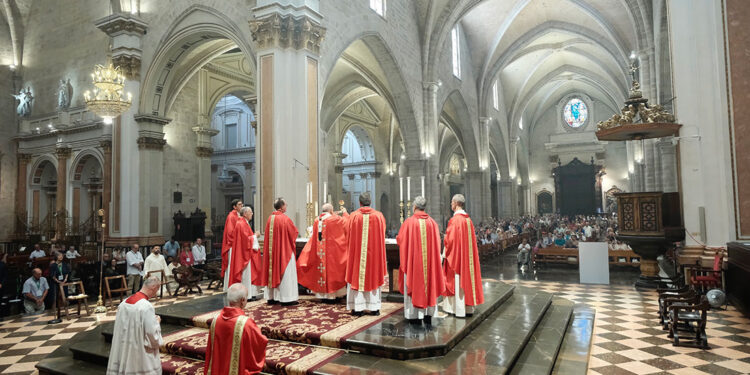 El Arzobispo de Valencia preside la Solemnidad de Pentecostés, Día de la Acción Católica y del Apostolado Seglar Peregrinación jubilar y misa en la Catedral