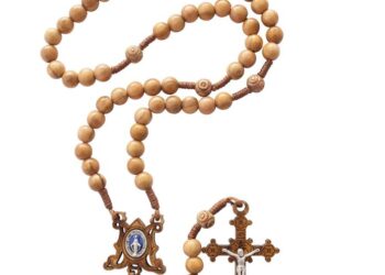 Rosario Milagroso con cordón de madera de olivo, la última novedad en belleza