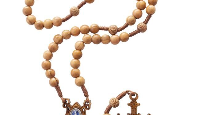 Rosario Milagroso con cordón de madera de olivo, la última novedad en belleza
