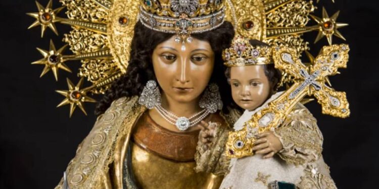 La Virgen de los Desamparados historia viva del Reino de Valencia