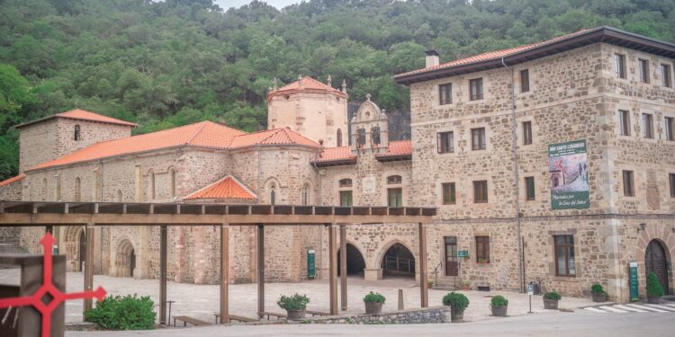 Camino Lebaniego: cultura de España, naturaleza y la cruz de Cristo 1 Camino Lebaniego: cultura de España, naturaleza y la cruz de Cristo