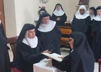 Viuda, madre de cuatro monjas y un sacerdote, toma votos perpetuos