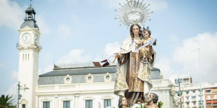 Virgen del Carmen, guía y esperanza Miércoles 16 de julio, fiesta de la Virgen del Carmen y Día de las Gentes del Mar