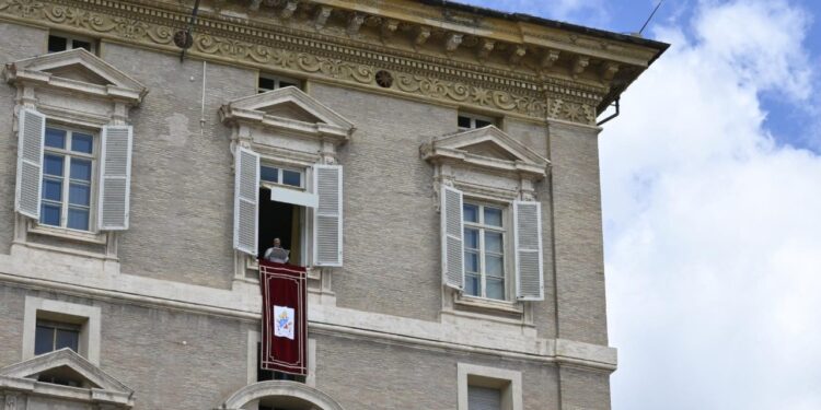 El Papa exhorta a negociar un futuro de paz para todos los pueblos