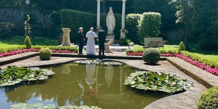 Los Papas y sus vacaciones, tiempo para descubrir la Palabra y la naturaleza, variedad espiritual