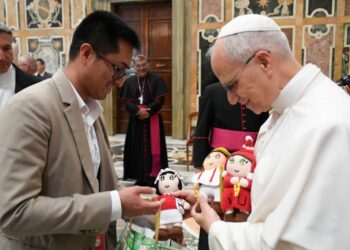 Jóvenes peruanos celebran su fe con el Papa León XIV