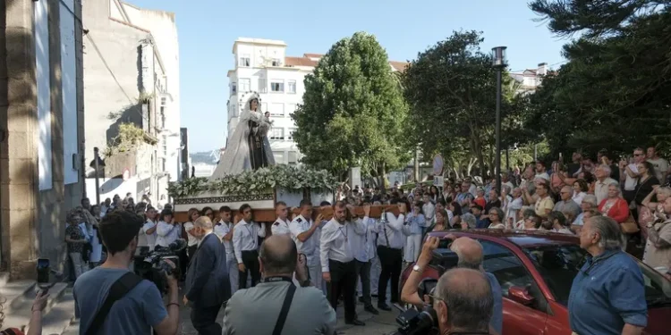 Ferrol se desvive por la Virgen del Carmen en una jornada dedicada a la procesión marítima