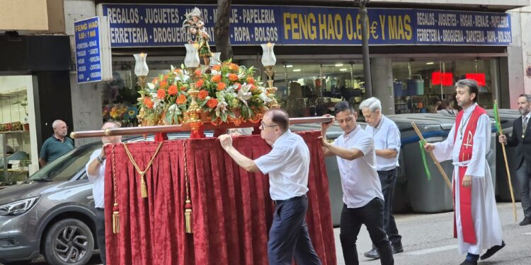Celebración de San Cristóbal en Valencia, patrón de los conductores, en el barrio de la Trinidad, calle Alboraya