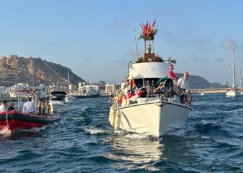 El RCRA de Alicante se engalana para celebrar la Virgen del Carmen