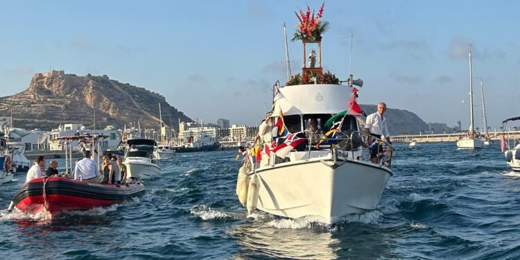 El RCRA de Alicante se engalana para celebrar la Virgen del Carmen 1 El RCRA de Alicante se engalana para celebrar la Virgen del Carmen