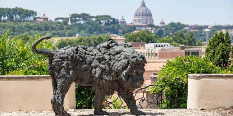 En Roma un león para el Papa, homenaje silencioso de la Orden de Malta