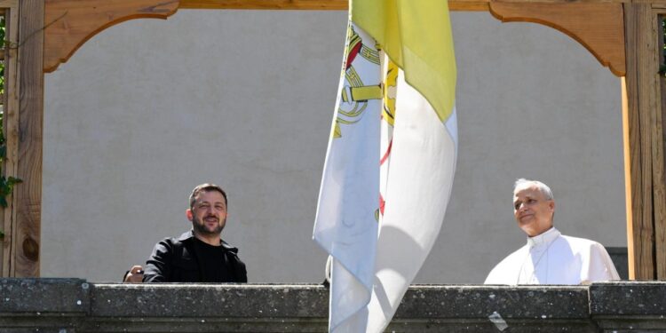 El Papa recibe a Zelensky en Castel Gandolfo, reafirmada disponibilidad para negociar en el Vaticano