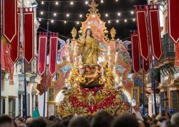 La Asunción de Cantillana celebra con una procesión el 75 aniversario del dogma