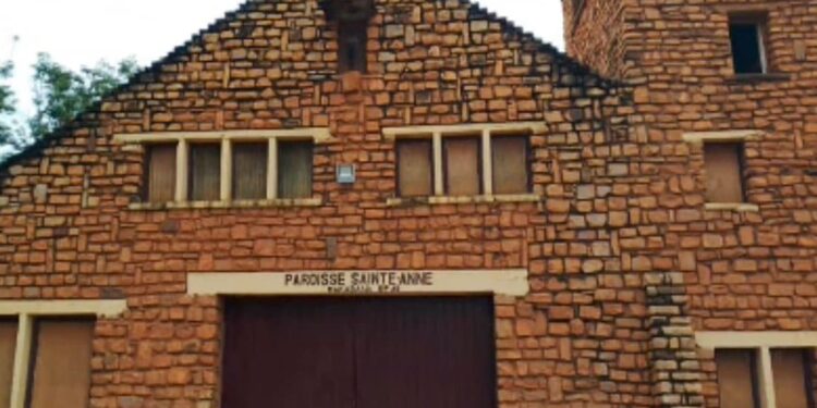 Parroquias de la Vall de Ayora (Valencia) yudan a construir un tanque de agua en la República del Congo