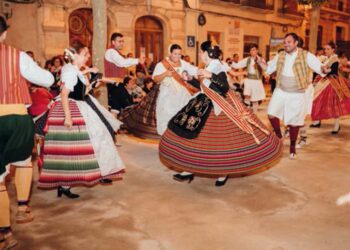 Bocairent celebra este jueves, la festividad de San Agustín con la “dansà”, la ofrenda de flores y la procesión También lo conmemoran Valencia y Alfara de la Baronía