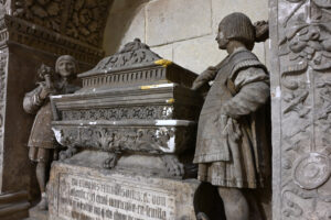 La ciudad de Murcia ha emprendido un ambicioso proyecto para restaurar el sepulcro de Alfonso X 2 Ambicioso proyecto para restaurar el sepulcro de Alfonso X