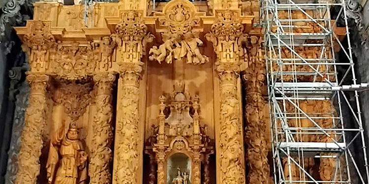 Los feligreses de Chelva (Valencia) reconstruyen el retablo de su parroquia destruido en 1936