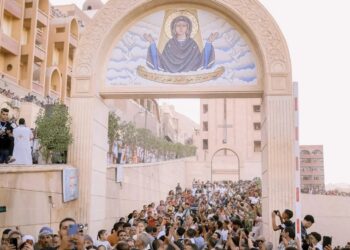 Más de 750,000 peregrinos se congregan cada agosto en el Monasterio de la Virgen María en Assiut, Egipto