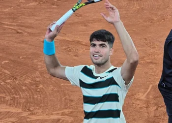 Carlos Alcaraz recibe bendición de un sacerdote en Nueva York antes del US Open 2025