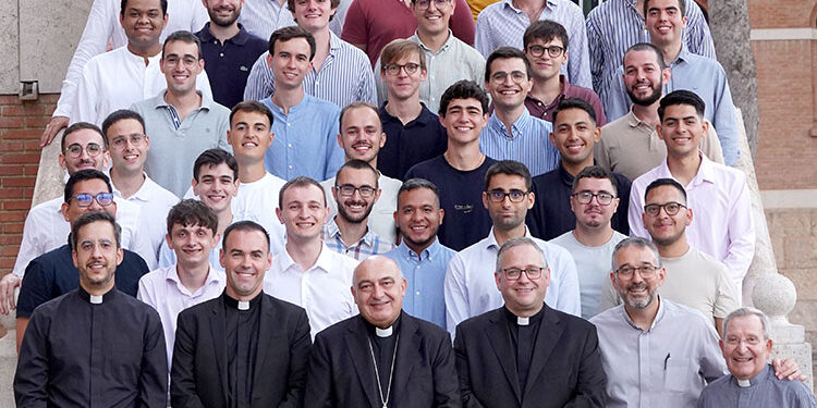 El Arzobispo de Valencia preside la apertura de curso del Seminario Mayor que se inicia con 60 seminaristas